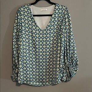 Green Geometric V-Neck Long-Sleeve Blouse